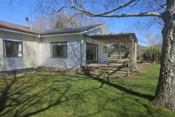993  Pourerere Road, Omakere