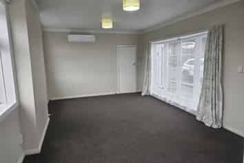 8 Hampton Hill Road, Tawa