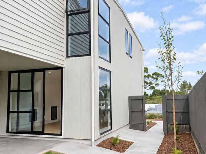 35 Dunkirk Terrace, Mount Albert