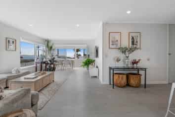 1321 Whangaparaoa Road, Army Bay