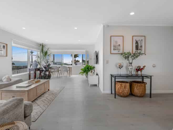 1321 Whangaparaoa Road, Army Bay