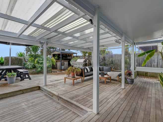 1321 Whangaparaoa Road, Army Bay