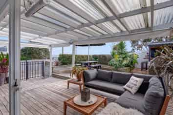 1321 Whangaparaoa Road, Army Bay