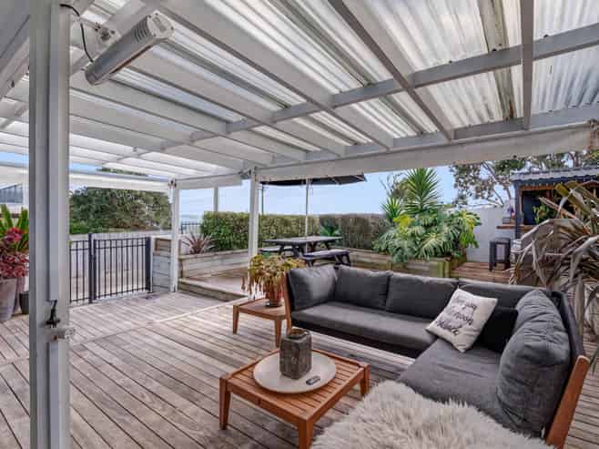 1321 Whangaparaoa Road, Army Bay
