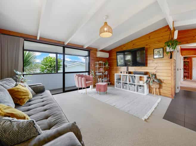 2/13 Matama Road, Glen Eden