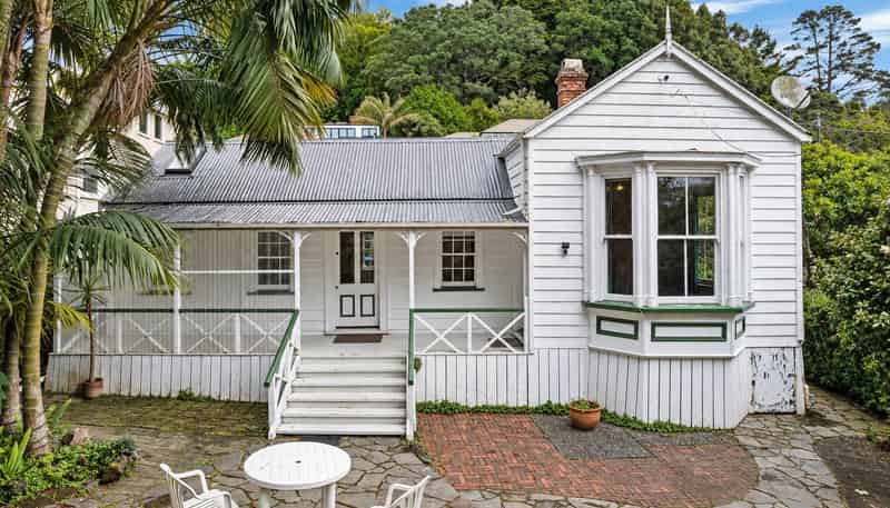 17  Hillside Crescent South, Mount Eden