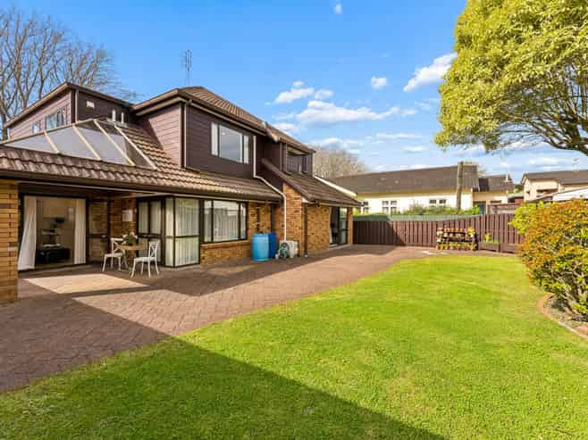 12A Bracken Avenue, Epsom