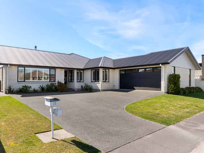 19 Joanne Street, Lytton West