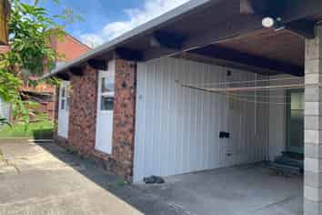 1B Lyndhurst Road, Te Atatu South
