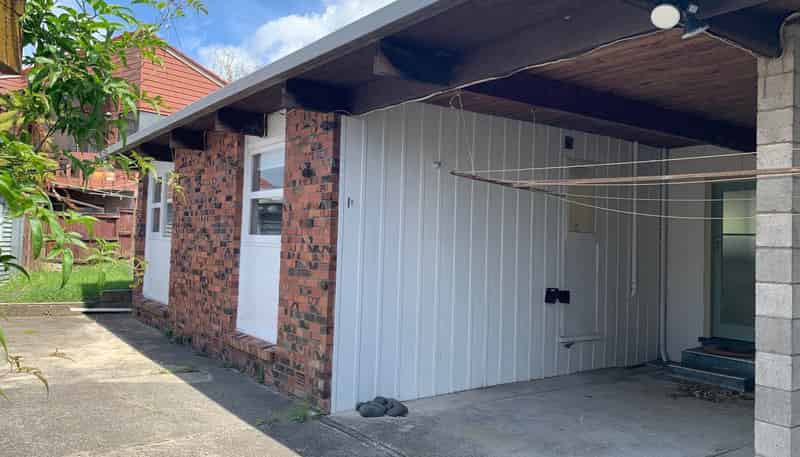 1B Lyndhurst Road, Te Atatu South