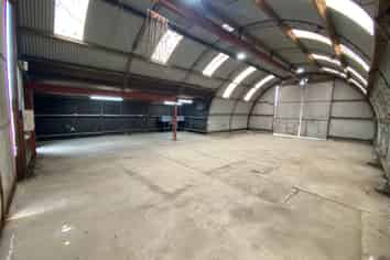 Large yard with warehouse in Riverlea 