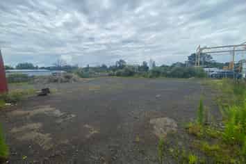 Large yard with warehouse in Riverlea 