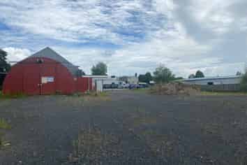 Large yard with warehouse in Riverlea 