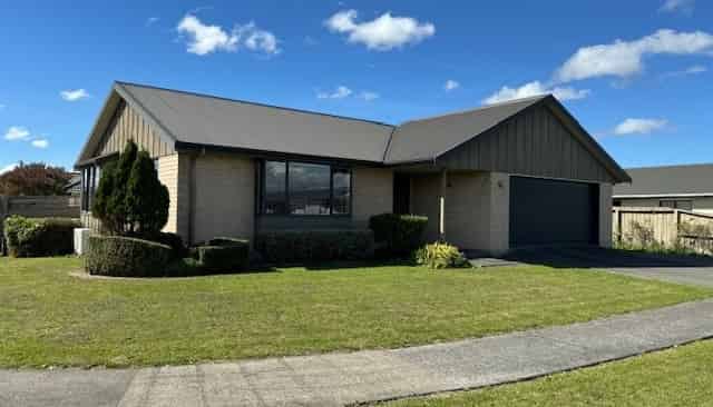 102 Rhodes Drive, Kelvin Grove