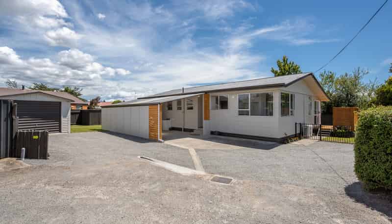 8 Buick Street, Redwoodtown