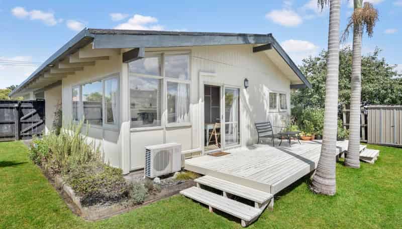 2/1 Yeovil Road, Te Atatu Peninsula