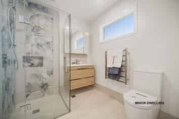 1/122A Monument Road, Clevedon
