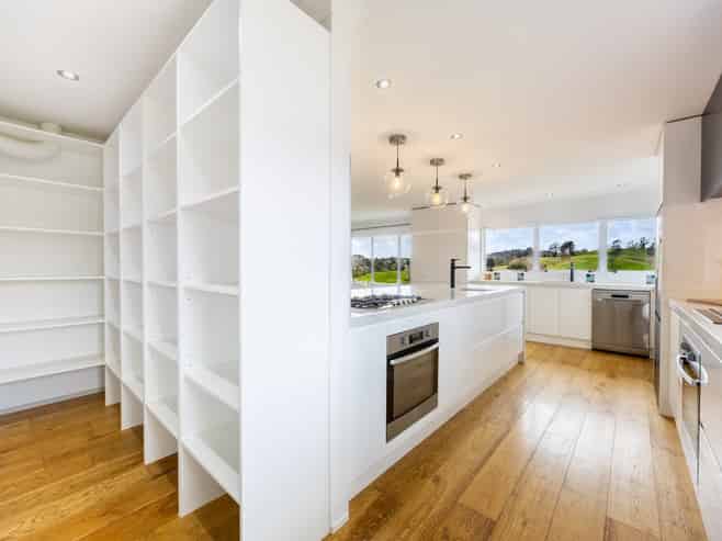 31 Frost Road, Waitoki