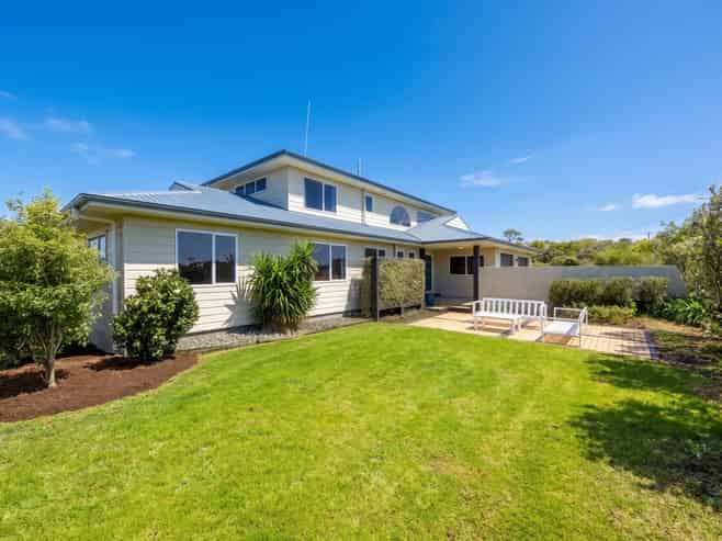 31 Frost Road, Waitoki