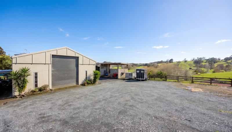 31 Frost Road, Waitoki