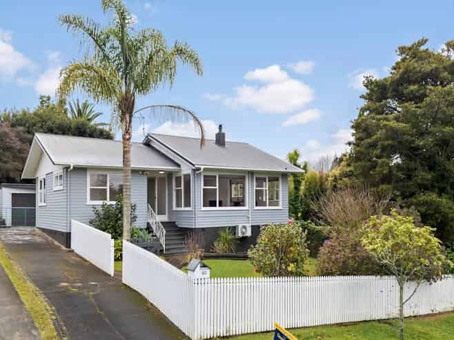 60 Hilling Street, Titirangi