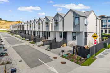 2/21 Makomako Drive, Orewa