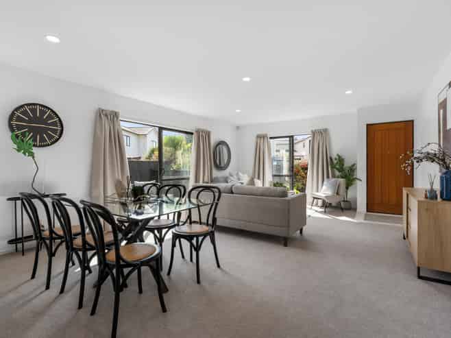 8 Bunker Rise, Golflands