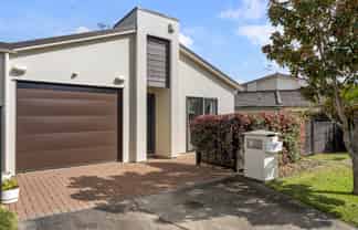 8 Bunker Rise, Golflands