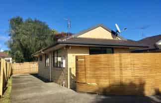 2/9A Araminta Place, Beachlands