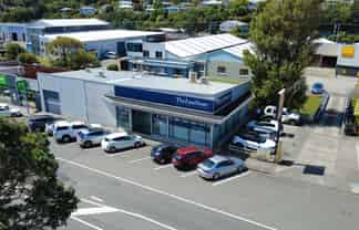 Profile office on key thoroughfare