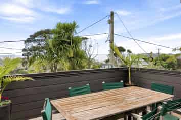 15 Surf Road, Stanmore Bay