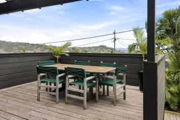 15 Surf Road, Stanmore Bay