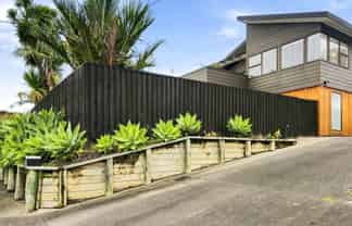 15 Surf Road, Stanmore Bay