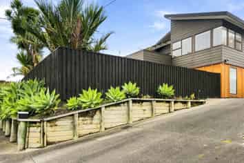 15 Surf Road, Stanmore Bay