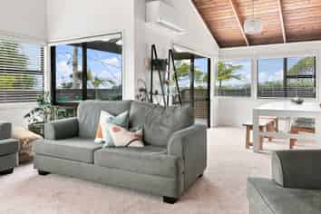 15 Surf Road, Stanmore Bay