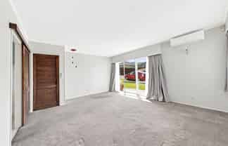 2/15 Hillside Road, Papatoetoe