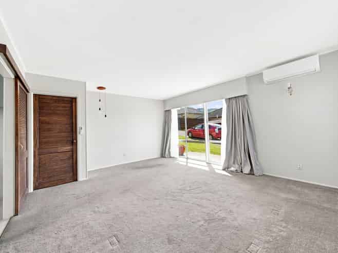 2/15 Hillside Road, Papatoetoe