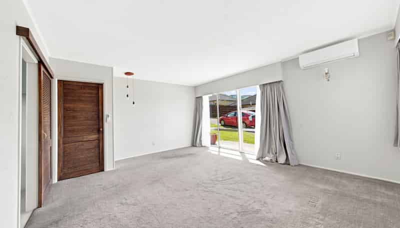 2/15 Hillside Road, Papatoetoe