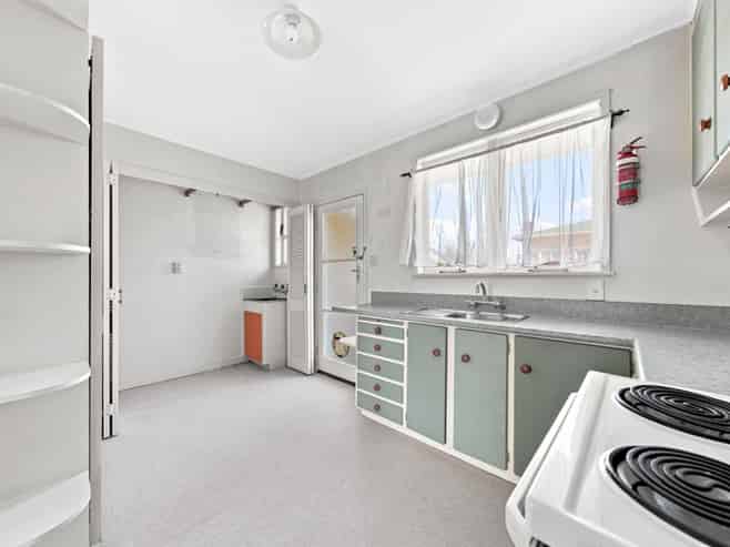 2/15 Hillside Road, Papatoetoe