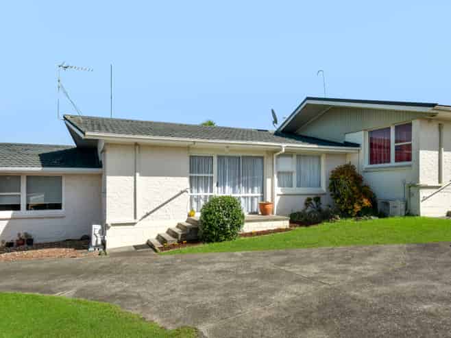 2/15 Hillside Road, Papatoetoe