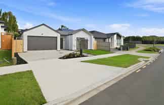 12 Rongoa Maori Way, Pukekohe