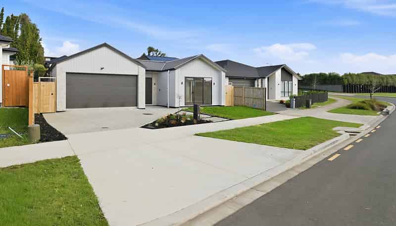 12 Rongoa Maori Way, Pukekohe