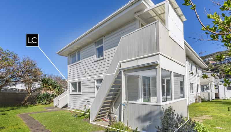 3/139 Queens Drive, Lyall Bay