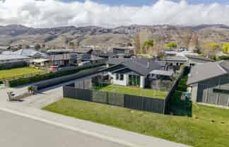 72 Stratford Drive, Mount Pisa, Cromwell