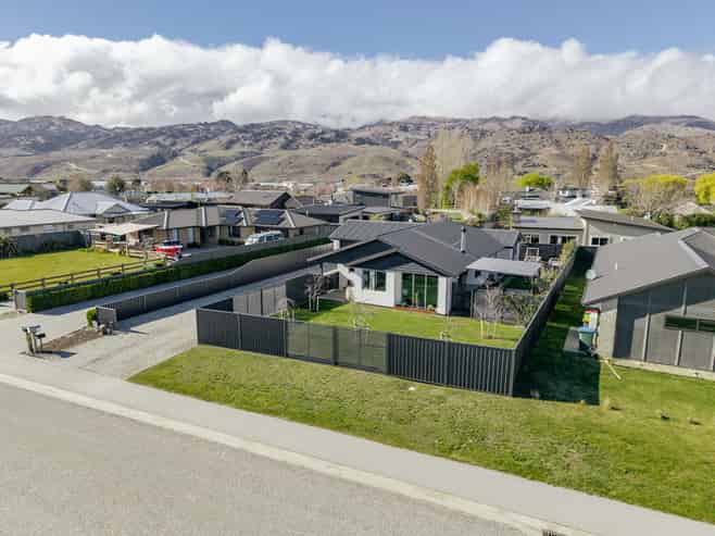72 Stratford Drive, Mount Pisa, Cromwell