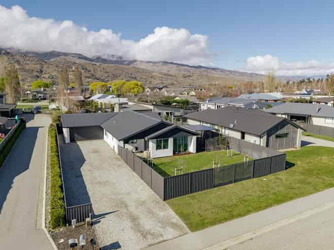 72 Stratford Drive, Mount Pisa, Cromwell