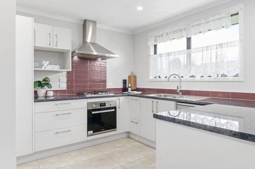 Great opportunity in Greenhill Park! 1