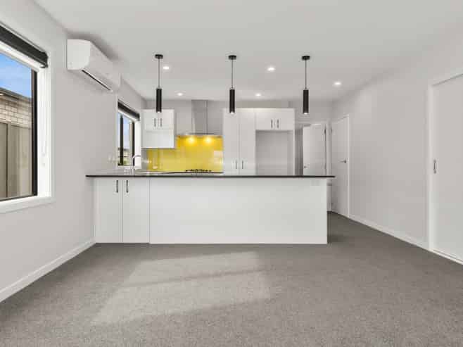 10 Pihoihoi Place, Porirua