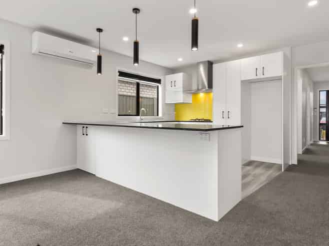 10 Pihoihoi Place, Porirua