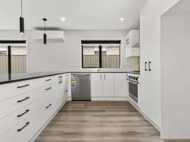 10 Pihoihoi Place, Porirua
